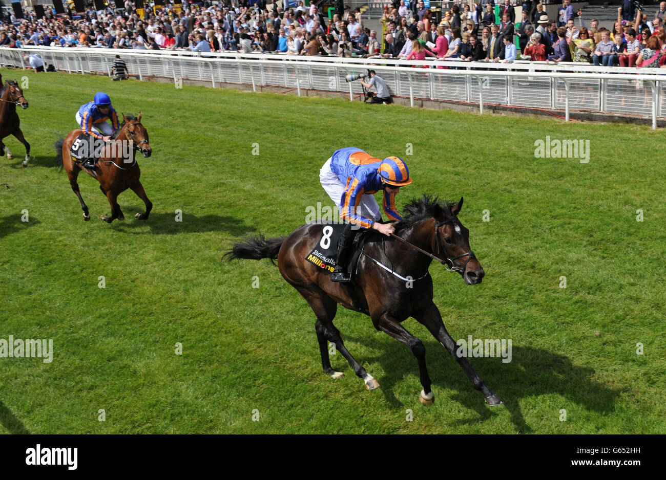 Pferderennen Sie - Tag der Tattersalls Irish 2000 Guineas - Curragh Rennbahn Stockfoto