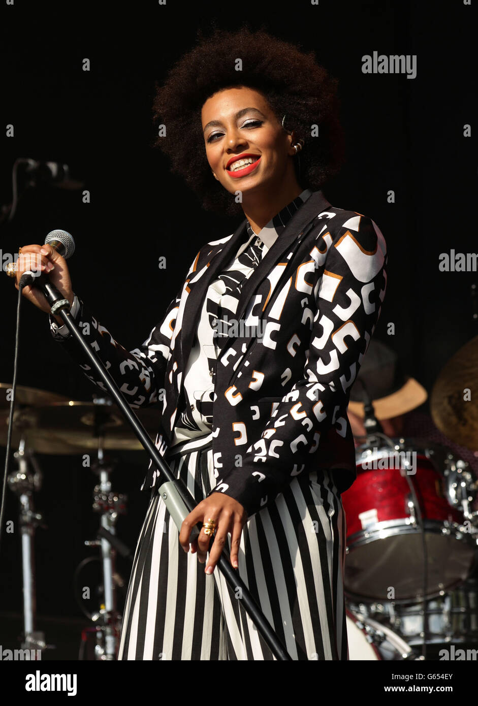 Solange Knowles tritt am 25. Mai 2013 beim Field Day Festival im Victoria Park, East London, auf. Stockfoto