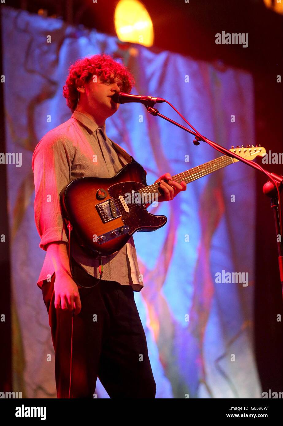 Alt-J tritt bei Radio One's Big Weekend auf, am Ebrington Square in Londonderry, Nordirland. Stockfoto