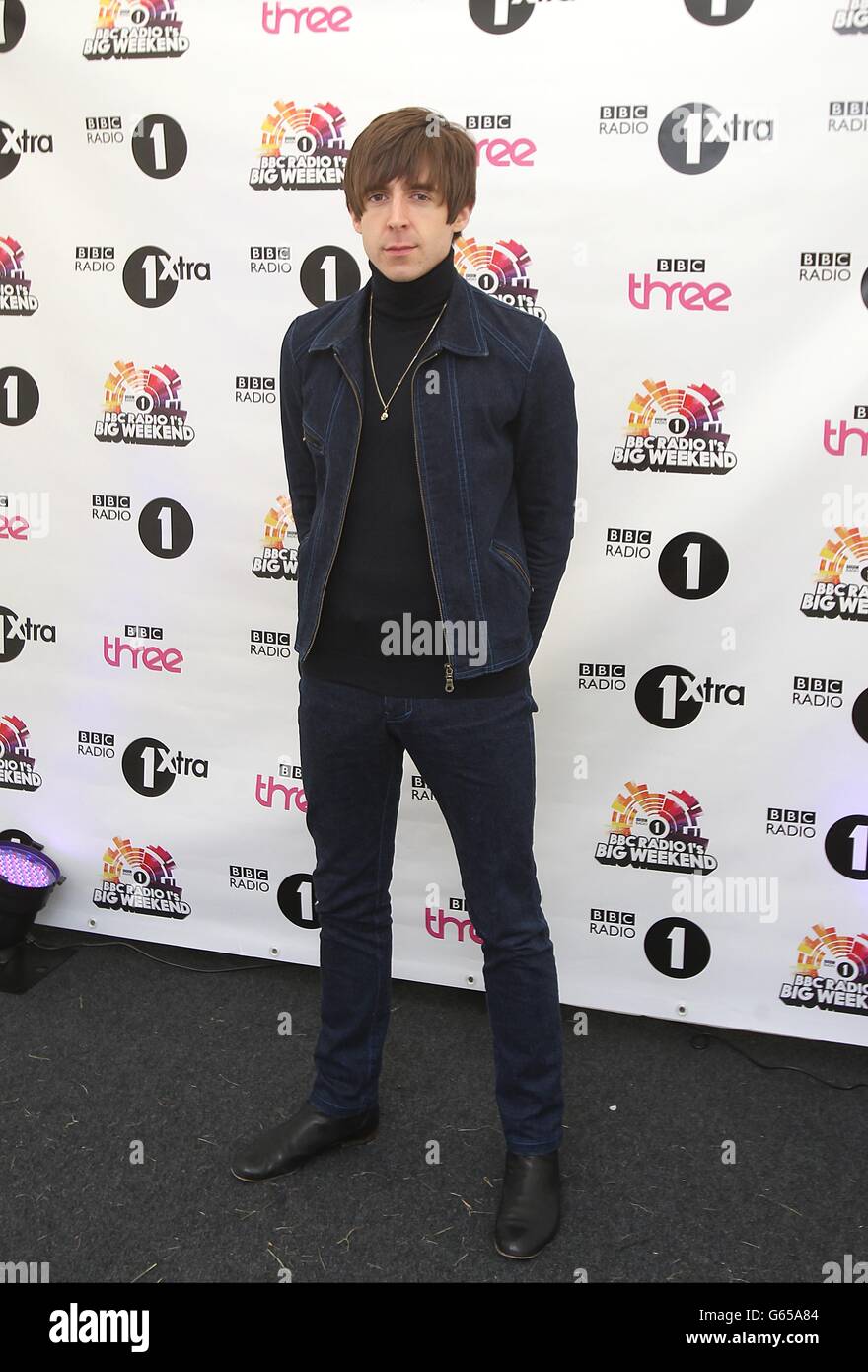 Miles Kane tritt bei Radio One's Big Weekend auf, am Ebrington Square in Londonderry, Nordirland. Stockfoto