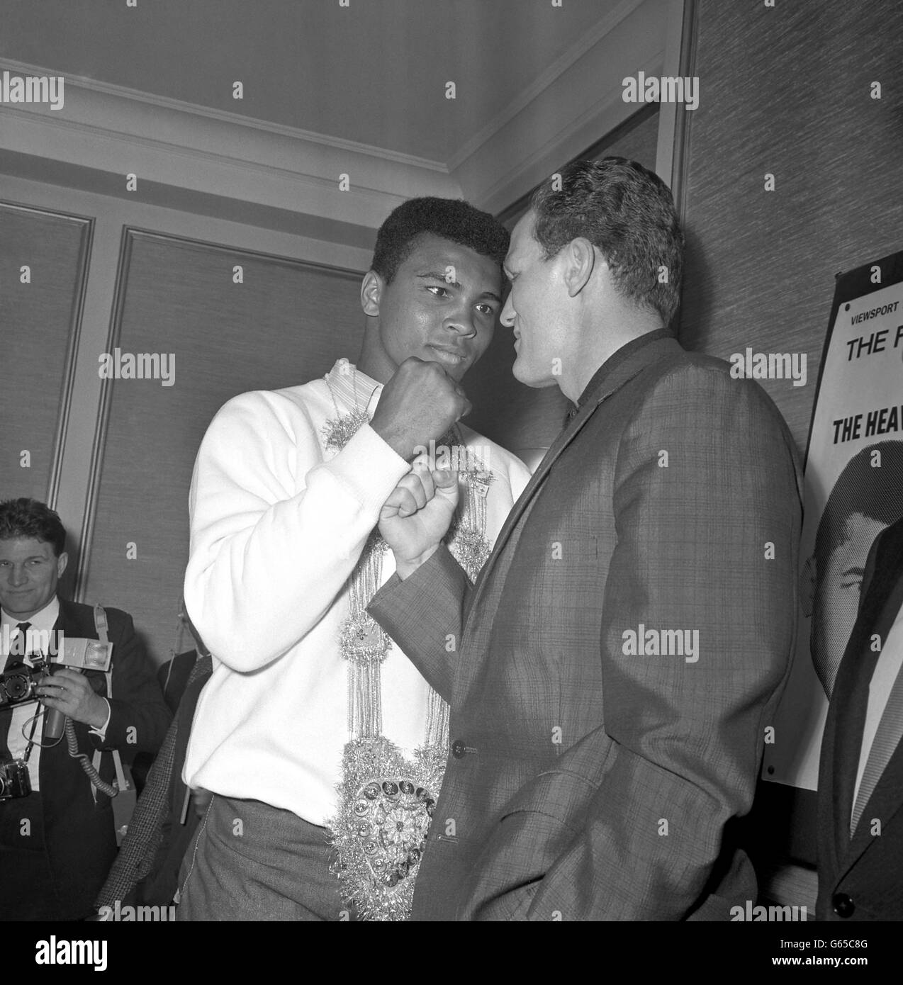 Boxen - 1966 World Heavyweight Titel Kampf - Muhammad Ali und Henry Cooper - Piccadilly Hotel - London Stockfoto