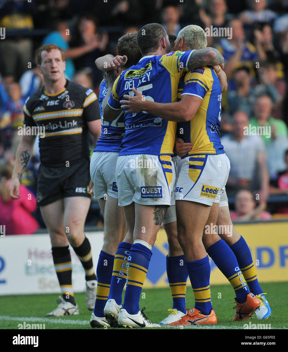 Rugby League - Super League - Leeds Rhinos / Castleford Tigers - Headingley Stadium. Die Spieler von Leeds Rhinos feiern, nachdem Jimmy Keinhorst beim Super League-Spiel in Headingley Carnegie, Leeds, einen Versuch schiesst. Stockfoto