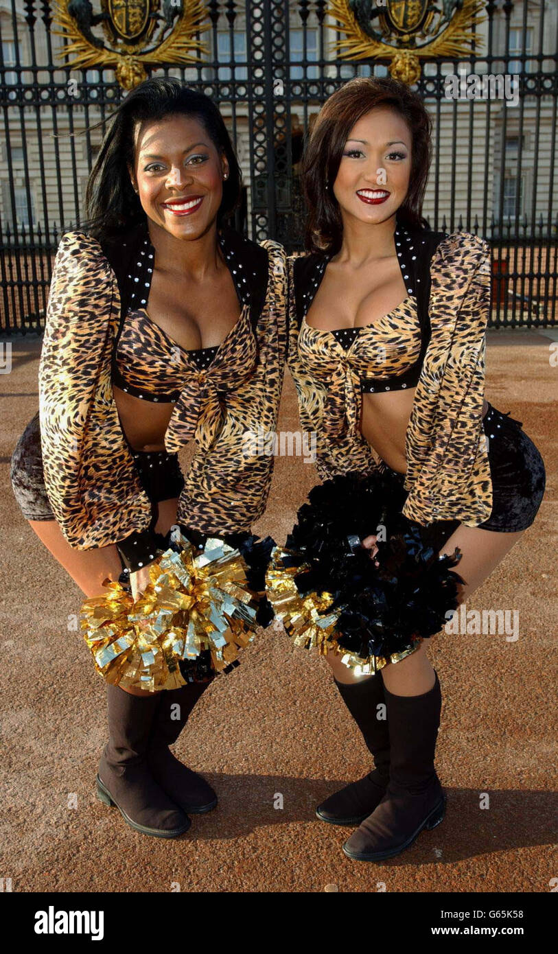 NFL Cheerleader - Palast Stockfoto