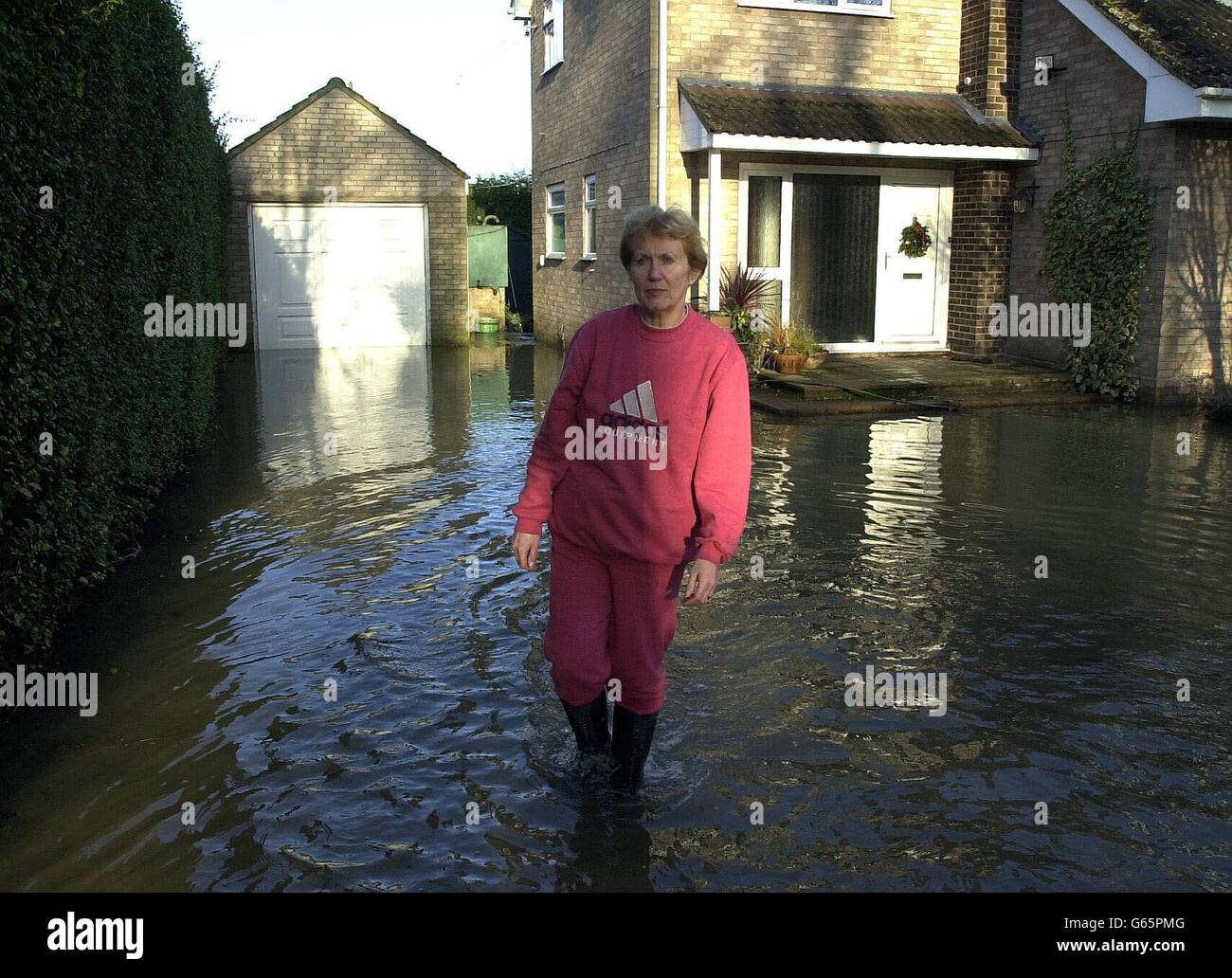 Pat Topham läuft in ihrem in Tempsford, Bedfordshire, durch