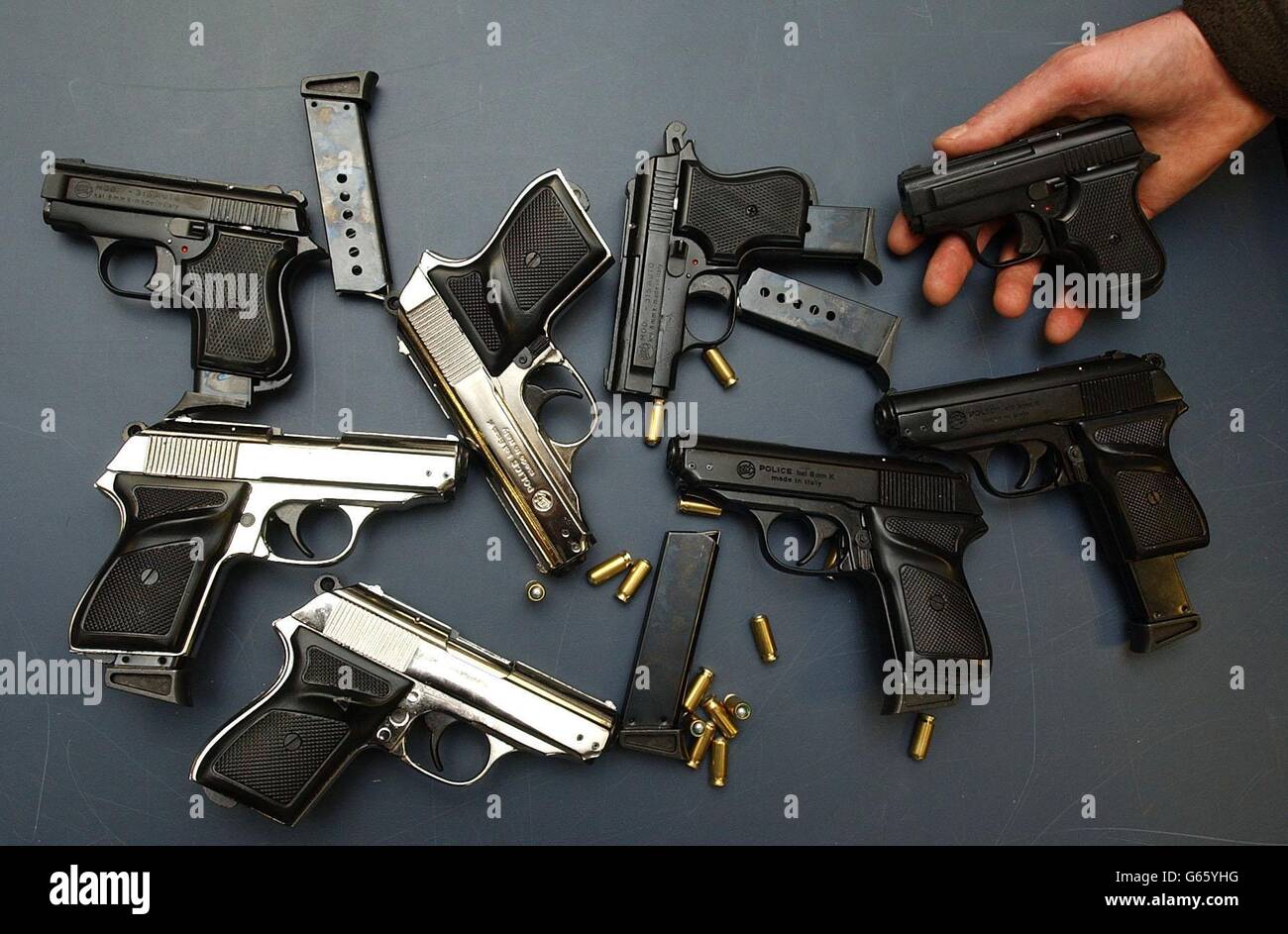 Trident-Operation - Pistole Beschlagnahme Stockfoto