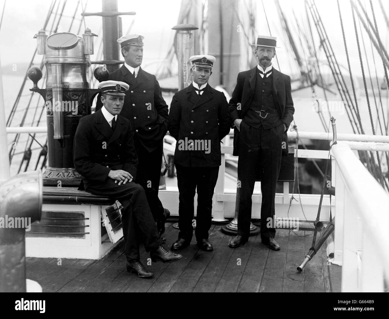 Gruppe von Offizieren auf der Nimrod: Capt Davis, Chief Officer Harbord, Second Officer Richardson, Chief Engineer Dunlop. Stockfoto