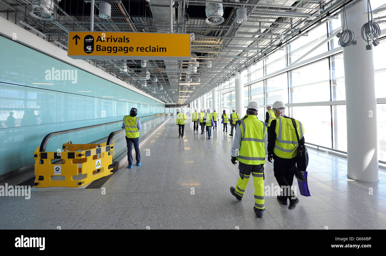 One Year To Go - Heathrow Terminal 2. Gesamtansicht des Terminals 2 in Heathrow, das derzeit renoviert wird und am 4. Juni 2014 eröffnet werden soll Stockfoto