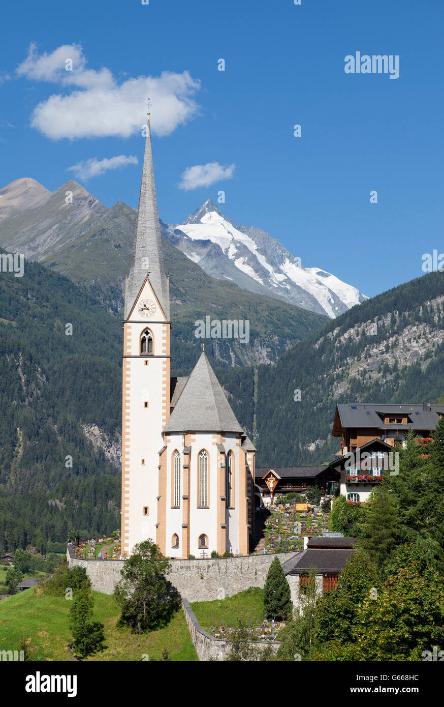 Gemeinschaft von Heiligenblut mit der Wallfahrt Kirche St. Vinzenz, Kärnten, Österreich, Europa Stockfoto