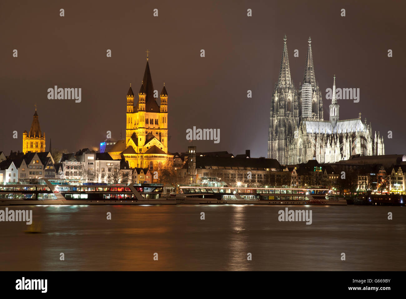 Rathaus, Kirche Gross St. Martin, Kölner Dom, Bank von Rhein, Köln, Rheinland, Nordrhein-Westfalen Stockfoto