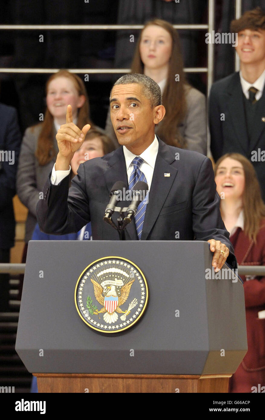 US-Präsident Barack Obama hält vor dem G8-Gipfel in der Waterfront Hall in Belfast eine Keynote-Rede. Stockfoto