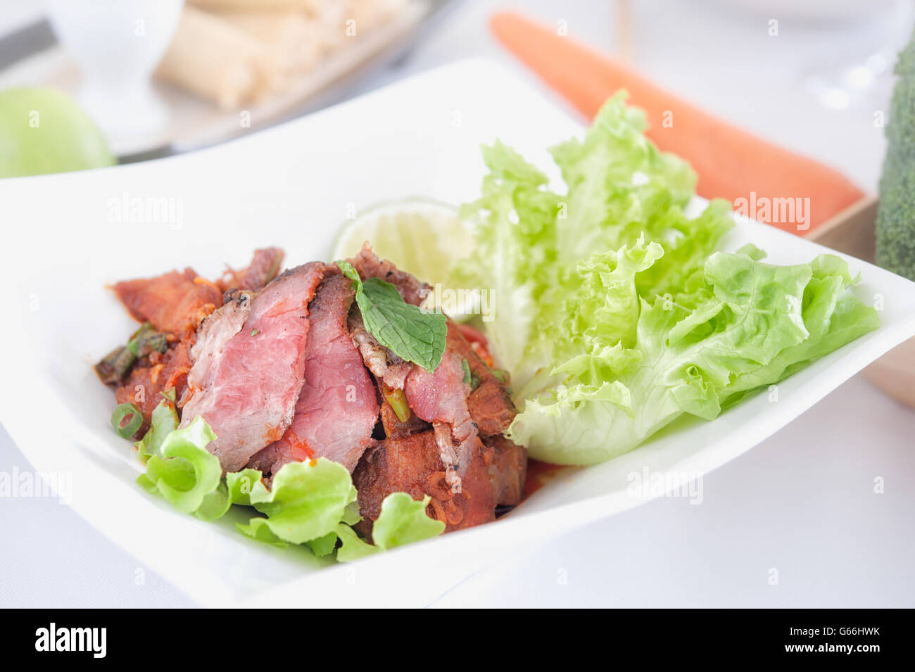 Schweinefleisch-Salat mit Gemüse, Thailand Essen Stockfoto