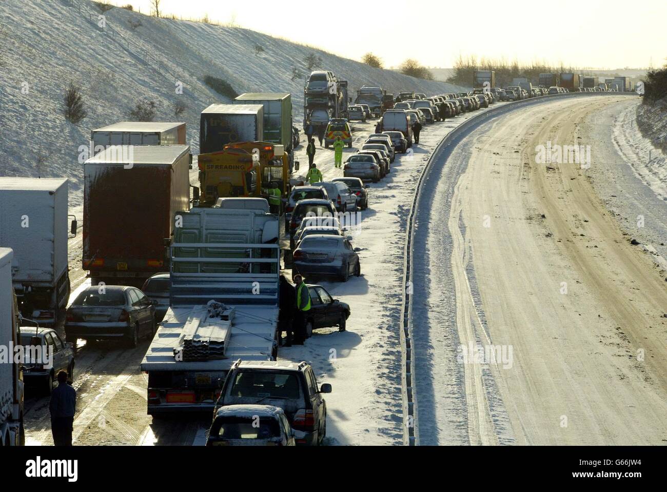 WETTER - STRAßENGLÄTTE Stockfoto