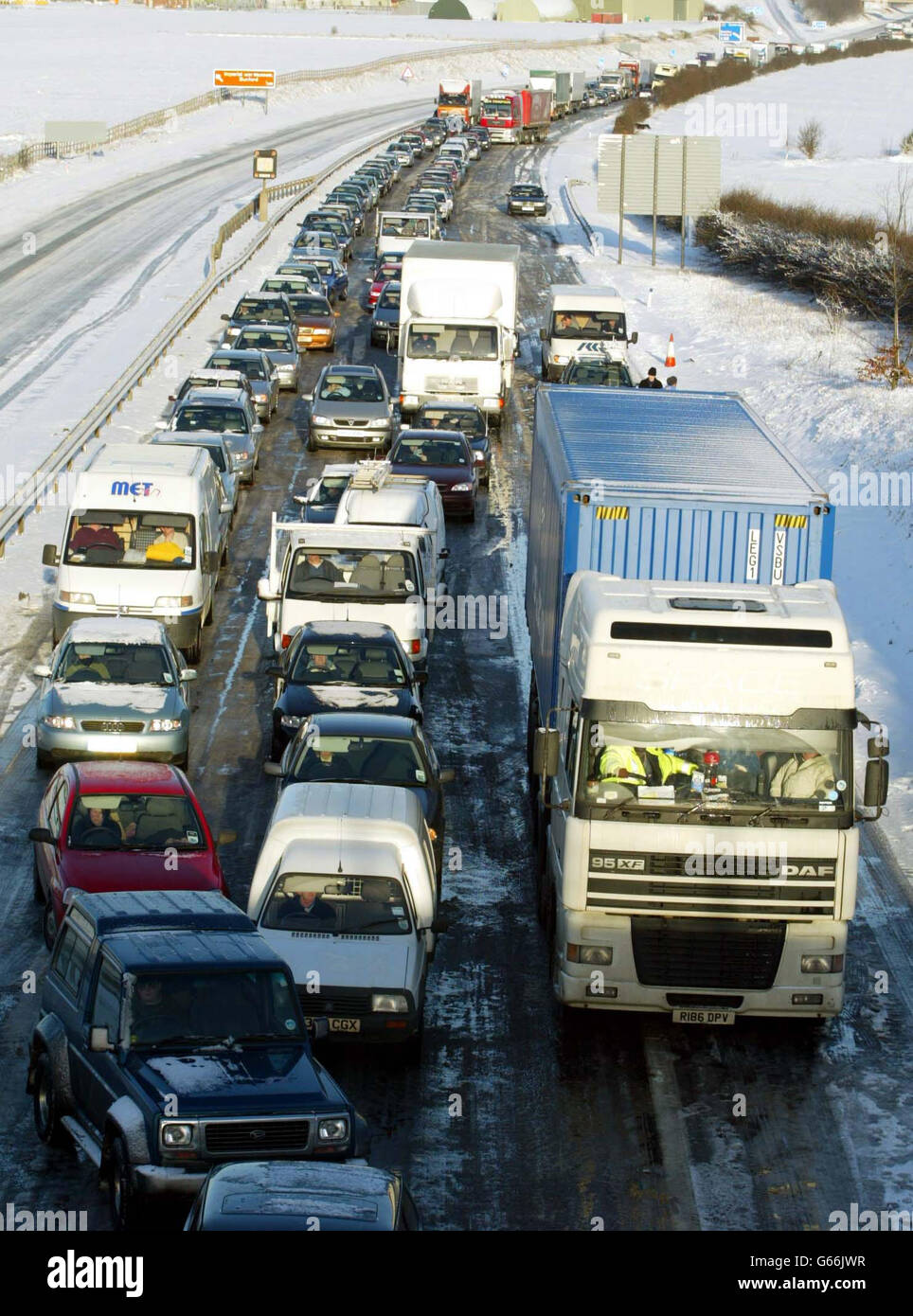 WETTER - STRAßENGLÄTTE Stockfoto