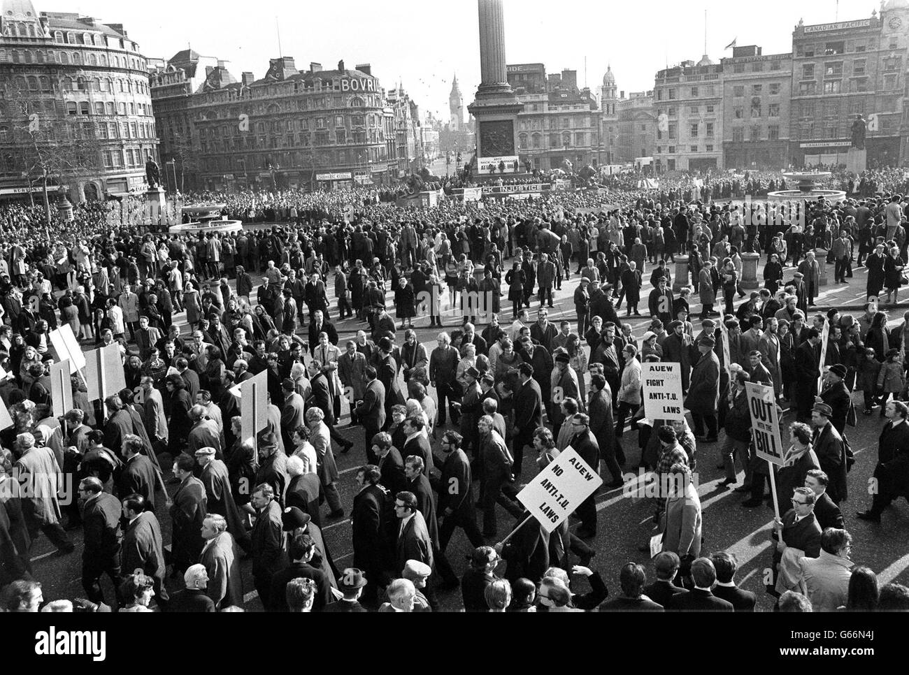 Fast jeder Quadratmeter wurde auf dem Trafalgar Square in einer riesigen, aber friedlichen Kundgebung gegen das Gesetz der Regierung über industrielle Beziehungen überdacht. Stockfoto