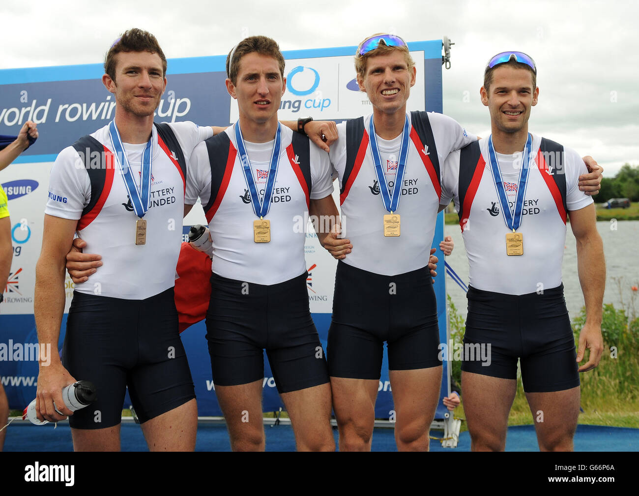 Die Briten (links-rechts), Adam Freeman-Pask, William Fletcher, Jonathan Clegg und Chris Bartley mit ihren Bronzemedaillen, nachdem sie am dritten Tag des Rowing World Cup Lightweight Men's Four Finale in Eton Dorney, Buckinghamshire, Dritter wurden. Stockfoto