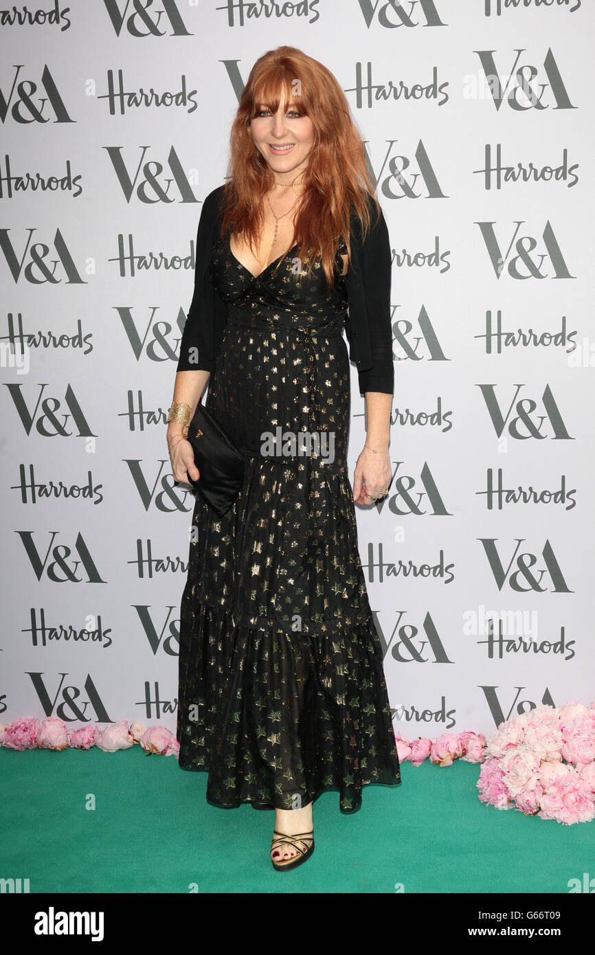 LONDON, ENGLAND - 22 Juni: Charlotte Tilbury kommt für die V & A Summer Party im Victoria and Albert Museum Stockfoto