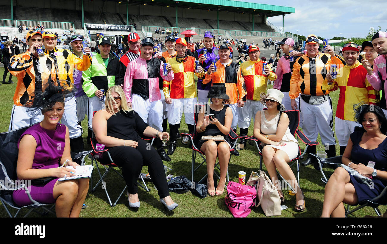 Pferderennen Sie - John Smiths Northumberland Platte Tag 2013 - Newcastle Racecourse Stockfoto