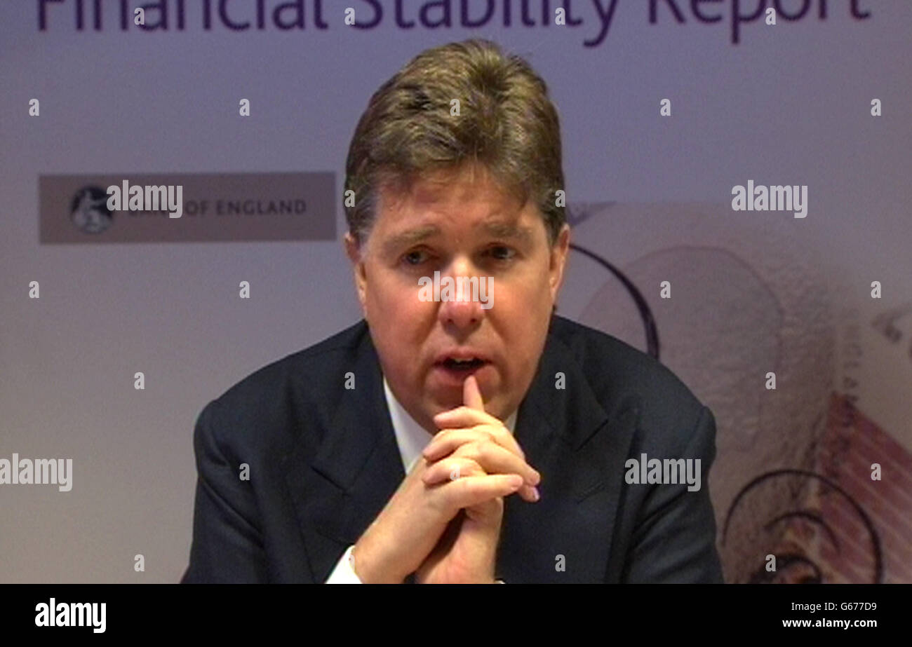 Paul Tucker der stellvertretende Gouverneur der Bank of England, zuständig für Finanzstabilität bei einer Pressekonferenz zu seinem vierteljährlichen Finanzstabilitätsbericht bei der Bank of England in London. Stockfoto
