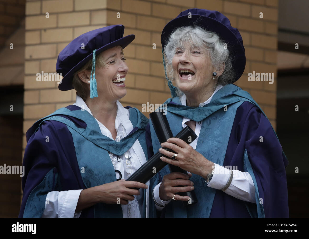 Emma Thompson und ihre Mutter Phyllida Law erhalten Ehrendoktorwürde am Royal Conservatoire of Scotland in Glasgow. Stockfoto