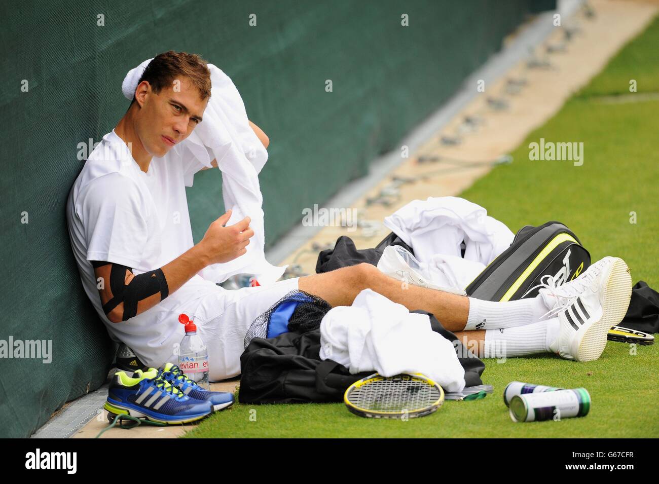 Jerzy Janowicz aus Polen bei einer Trainingseinheit am 10. Tag der Wimbledon Championships im All England Lawn Tennis and Croquet Club in Wimbledon. Stockfoto