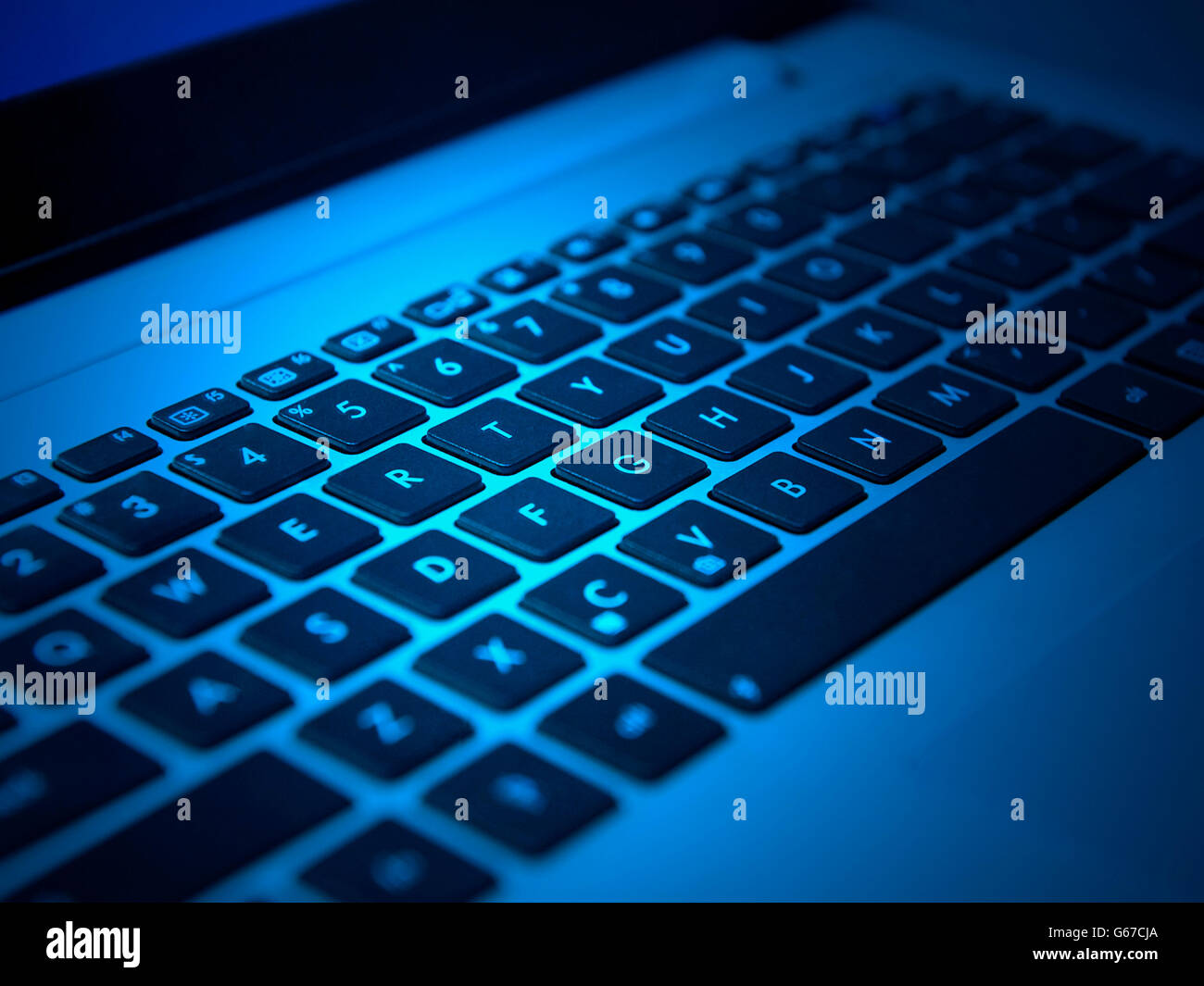 weißen Laptop-Tastatur mit schwarzen Tasten closeup Stockfoto