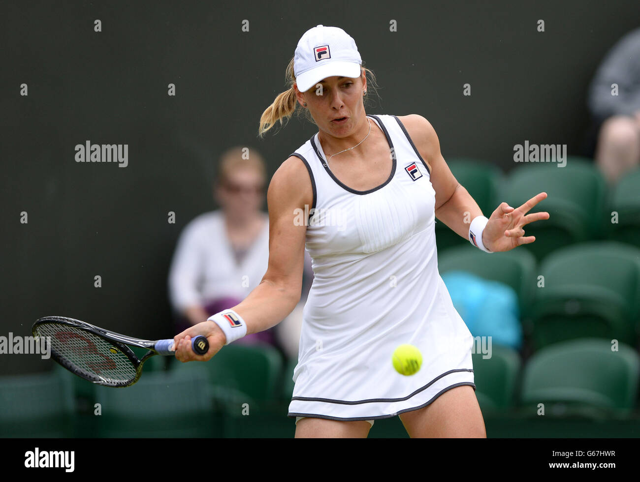 Die neuseeländische Marina Erakovic im Einsatz gegen Chinas Shuai Peng am vierten Tag der Wimbledon Championships beim All England Lawn Tennis und Croquet Club in Wimbledon. Stockfoto