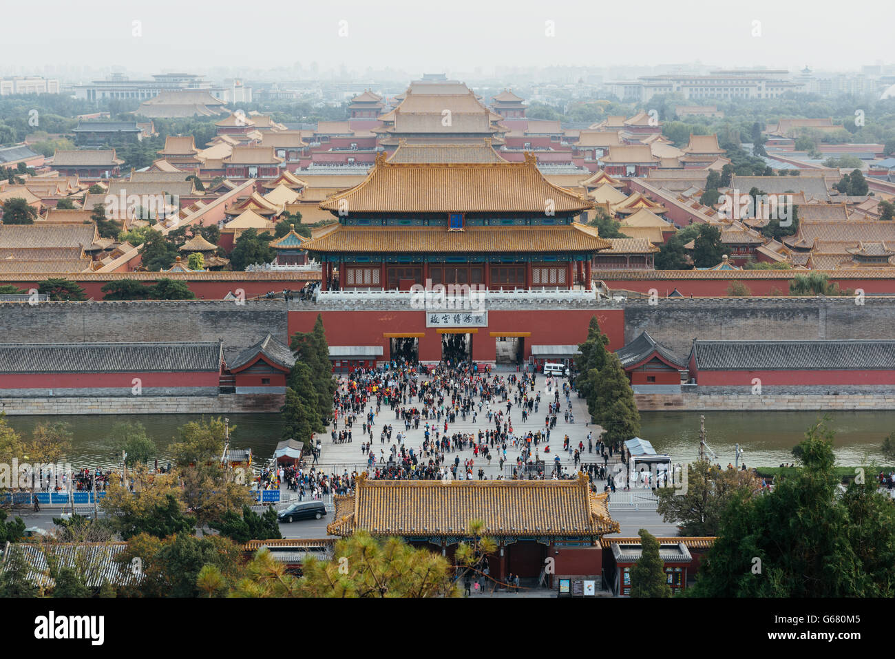 Peking, China - 18. Oktober 2015: Erhöhten Blick auf die Verbotene Stadt in Peking, China. Stockfoto