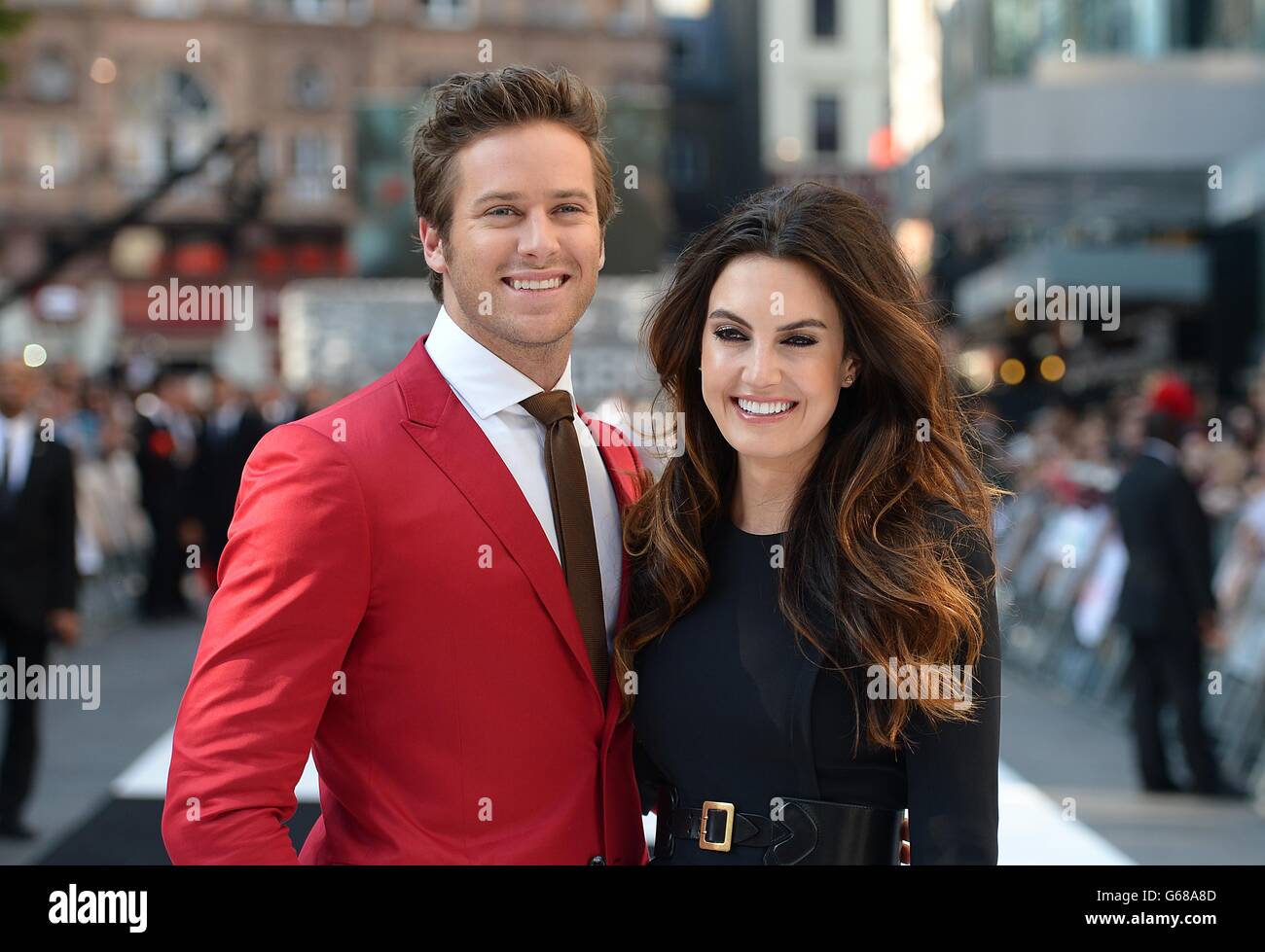 Armie Hammer und Elizabeth Chambers bei der britischen Premiere von The Lone Ranger im Londoner Kino Odeon West End. Stockfoto