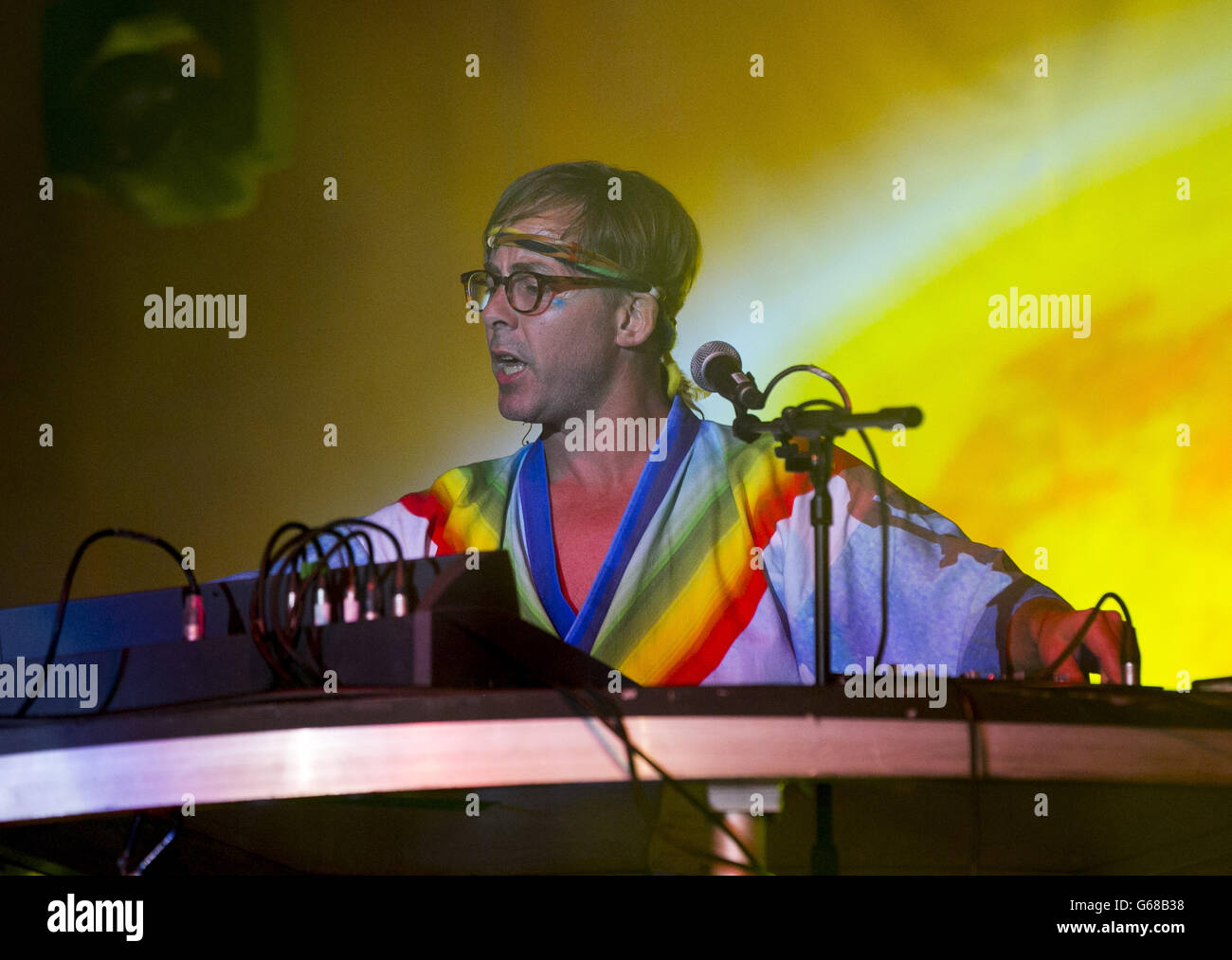 Felix Burton von Basement Jaxx auf der Bühne der Summer Series mit American Express im Somerset House in London. Stockfoto