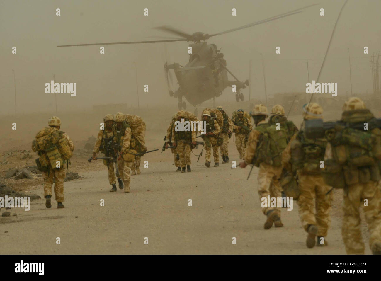 Mitglieder von 40 Commando, Royal Marines nach der Einnahme der Alfaw Ölfelder auf der Alfaw Halbinsel. Stockfoto