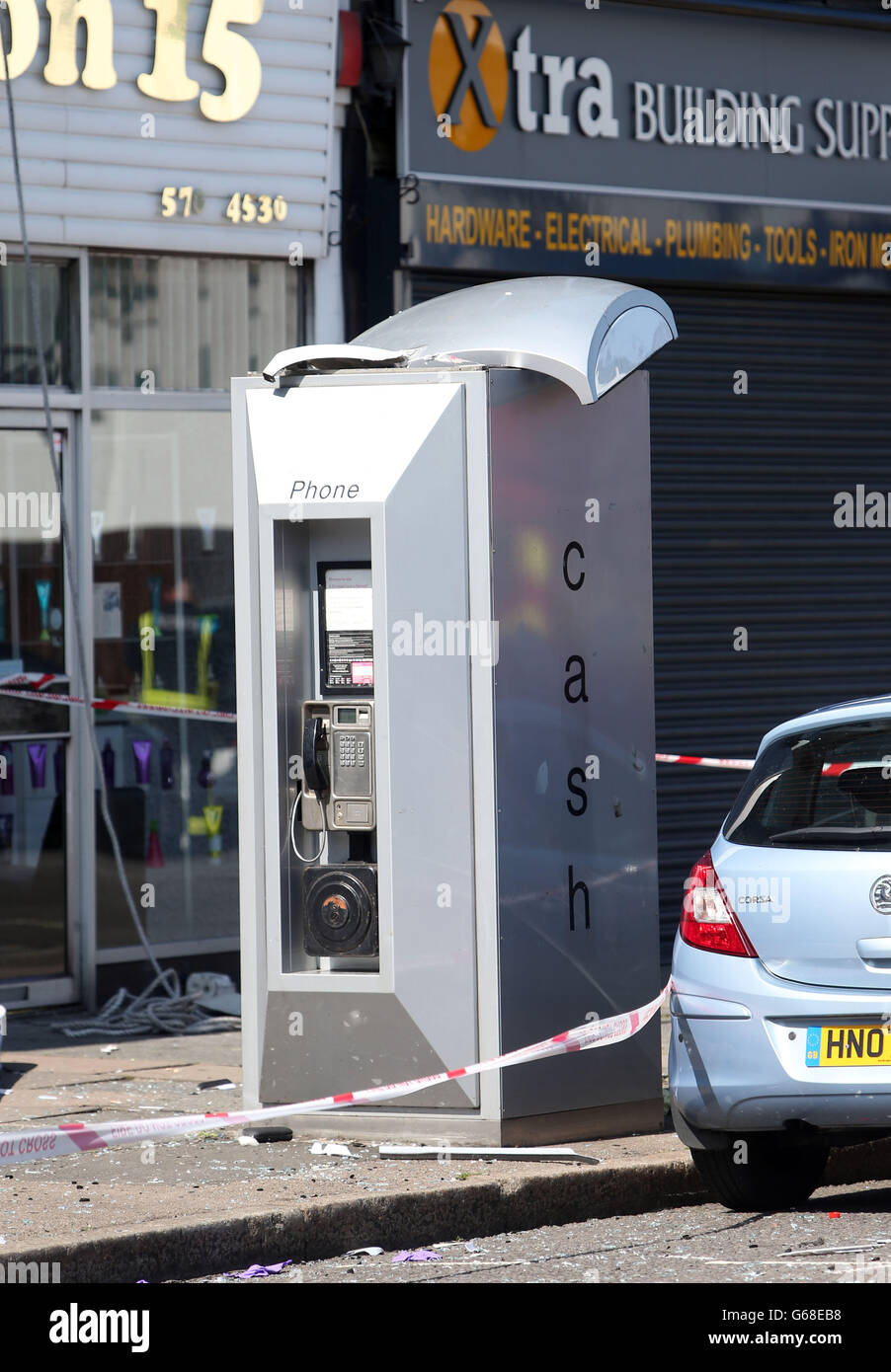 Die Szene eines tödlichen Brandes in der Church Road, Heston, West London, bei dem zwei Menschen getötet wurden und von der Polizei als verdächtig behandelt wird. Stockfoto