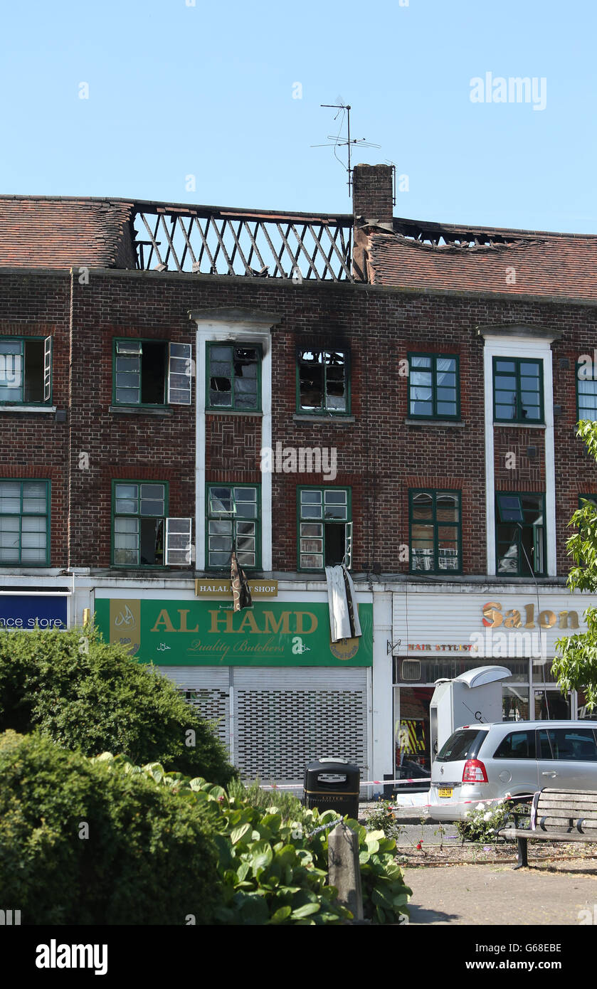 Die Szene eines tödlichen Brandes in der Church Road, Heston, West London, bei dem zwei Menschen getötet wurden und von der Polizei als verdächtig behandelt wird. Stockfoto