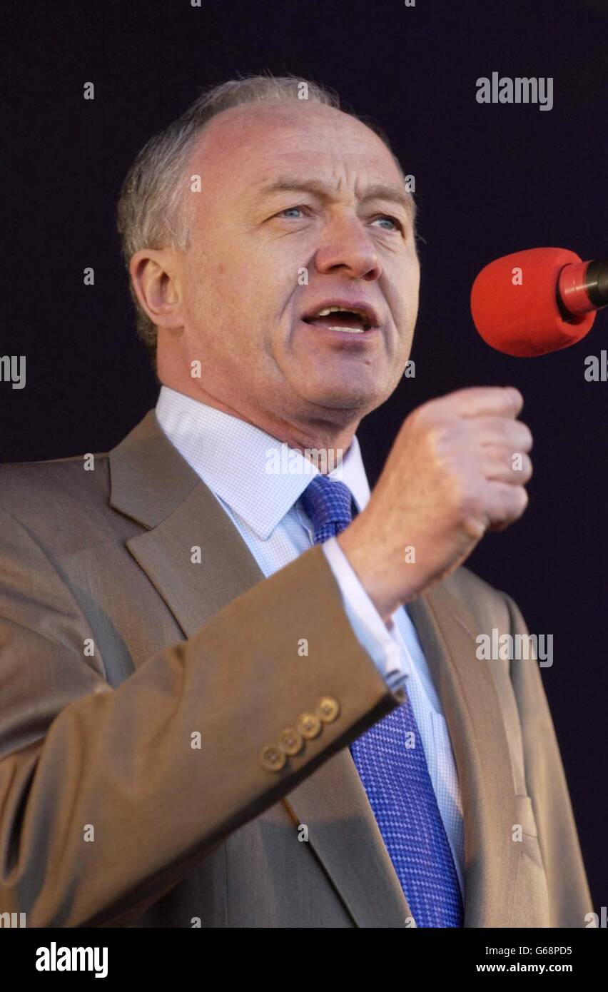 Der Bürgermeister von London, Ken Livingstone, spricht über die Anti-Kriegs-Kundgebung im Hyde Park im Zentrum von London. Stockfoto