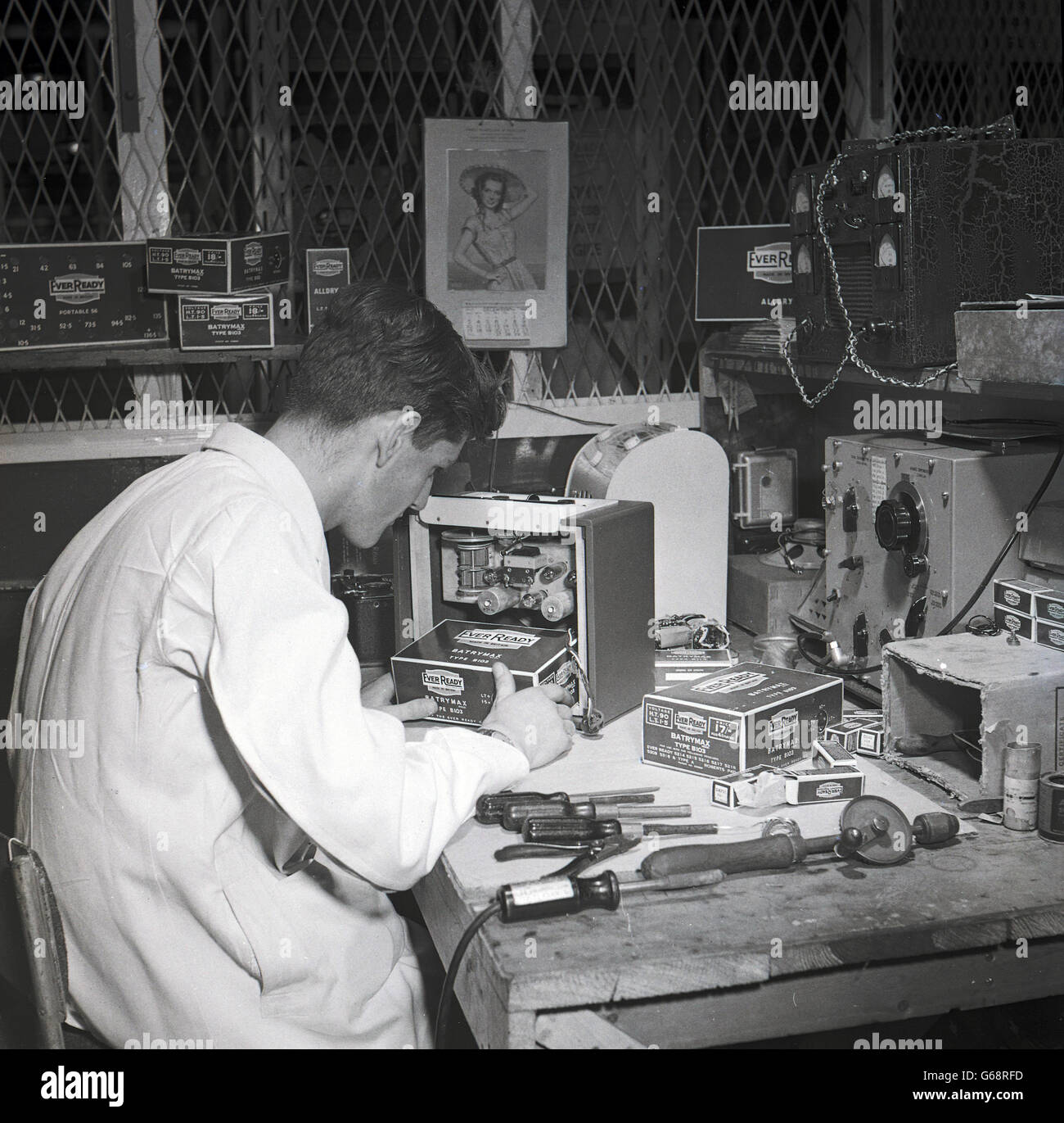 1950s historical male work bench Fotos und Bildmaterial in hoher Auflösung Alamy