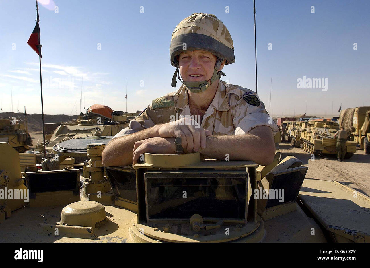 Ältestes Mitglied des D Squadron Household Cavalry Scimitar Tank Commander, Corporal Mick Flynn in Kuwait. Stockfoto