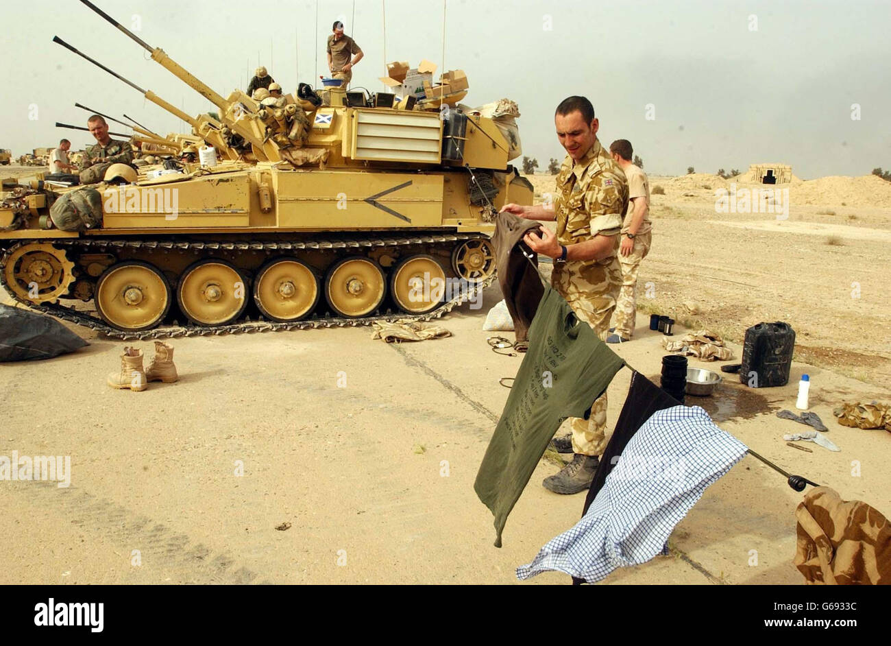 Schottische Dragoon-Garde - Irak-Krieg. Nach einer langen Nacht der Kämpfe im Südirak machen die Royal Scots Dragoon Guards eine Pause. Stockfoto