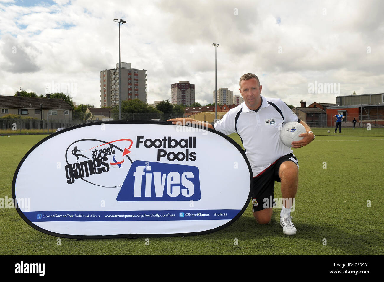 Ehemaliger professioneller Fußballspieler und Botschafter Brian Tinnion bei den Fast Track Street Games in der City Academy Bristol, Bristol. Stockfoto