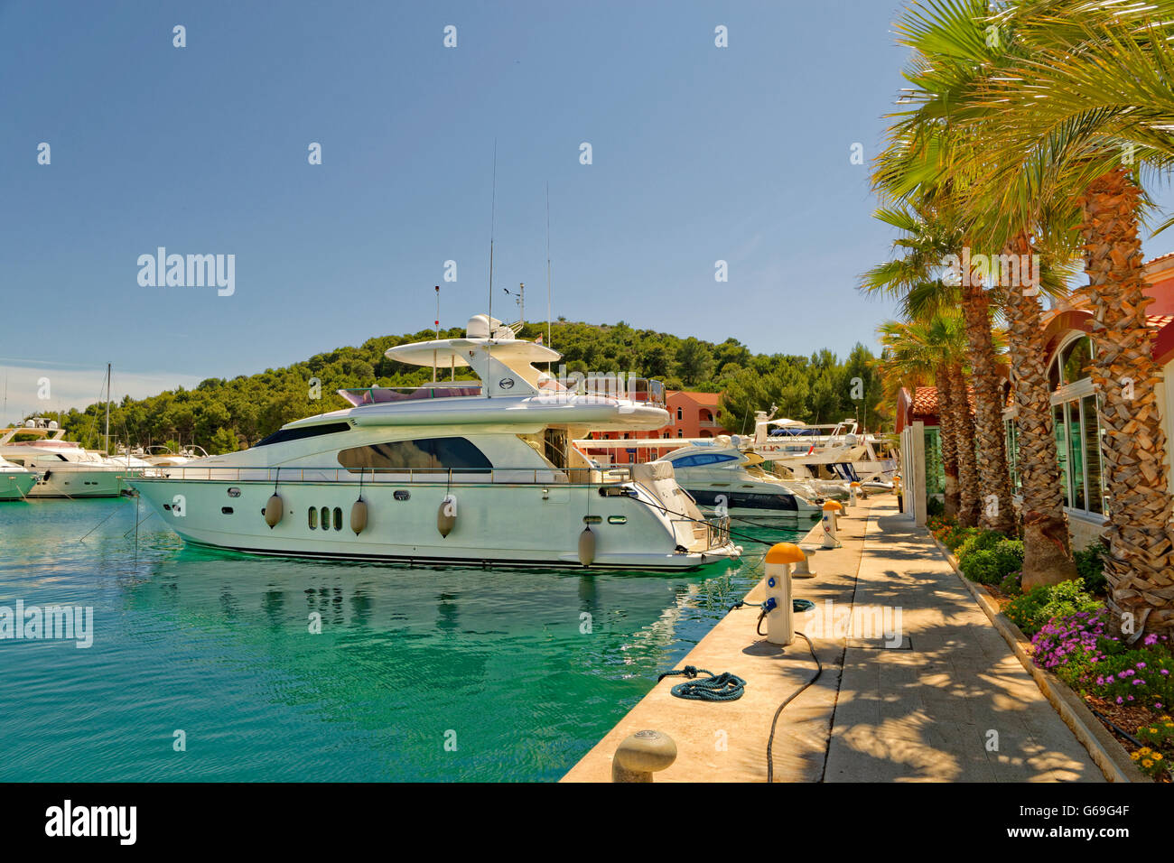 Superyacht in Marina Frapa, Rogoznica, in der Nähe von Split an der kroatischen Adria Küste Stockfoto