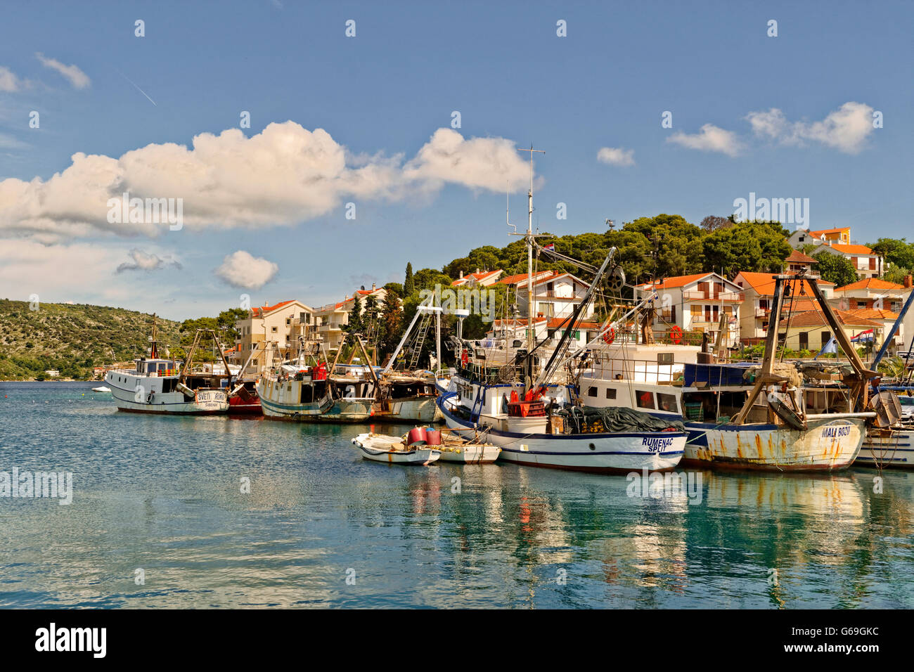 Angelboote/Fischerboote in Rogoznica Island, in der Nähe von Split, Dalmatien, Kroatien. Stockfoto