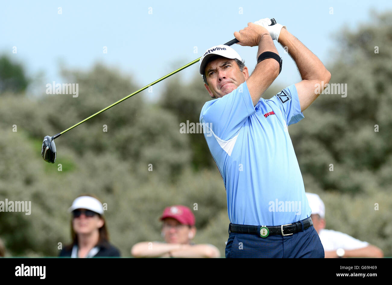 Golf - Senior Open Championship - Tag Drei - Royal Birkdale. Südafrikas David Frost zieht beim 2. Platz während der Senior Open Championship in Royal Birkdale, Southport, ab. Stockfoto