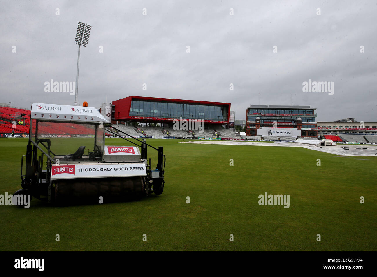 Cricket - Dritter Investec Ashes Test - Tag fünf - England gegen Australien - Old Trafford. Regenfälle verzögern den Start des fünften Tages des dritten Investec Ashes Testmatches im Old Trafford Cricket Ground, Manchester. Stockfoto