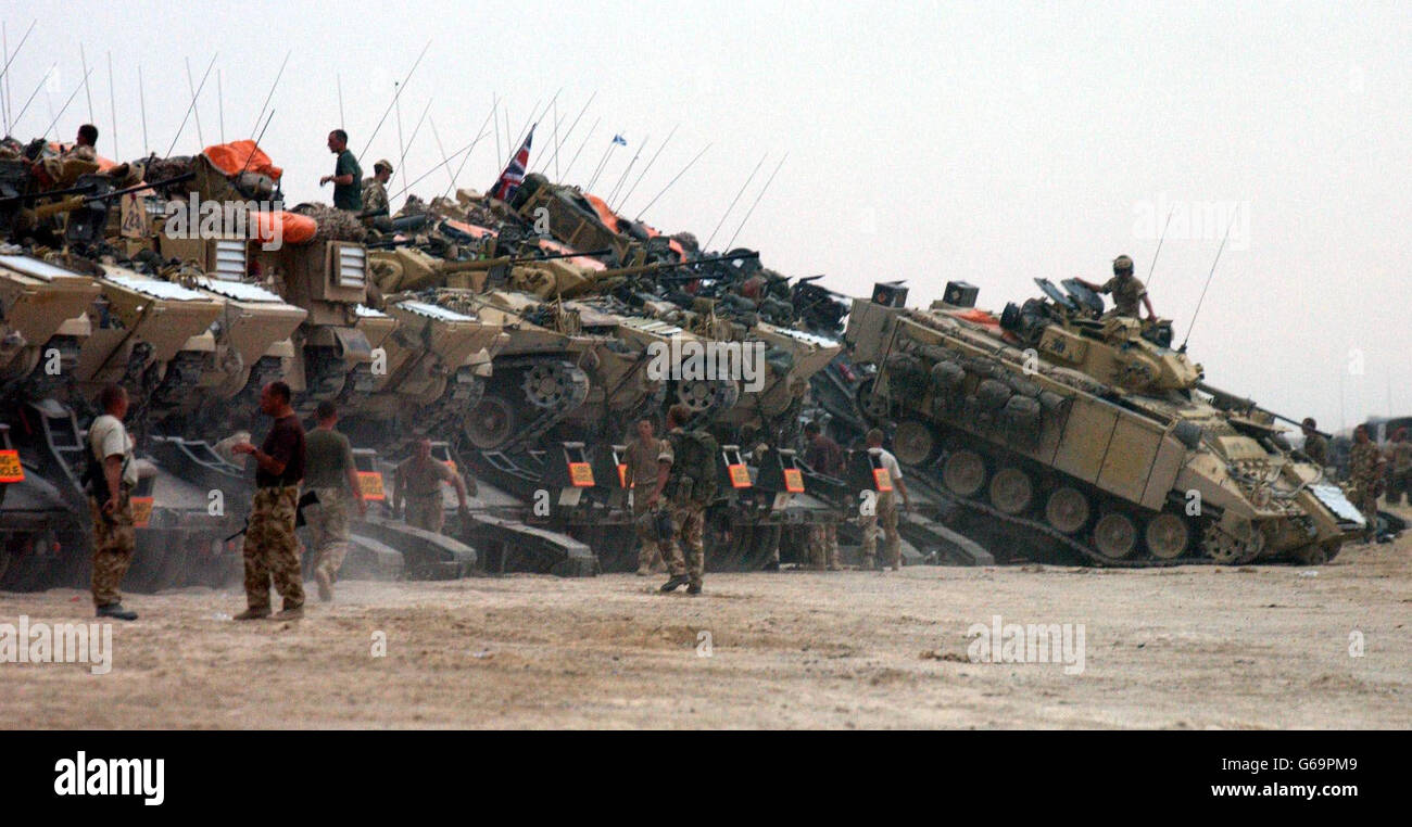 Die 2. Kampfgruppe des Royal Tank Regiment zieht von Basra weiter nördlich in den Irak. Stockfoto