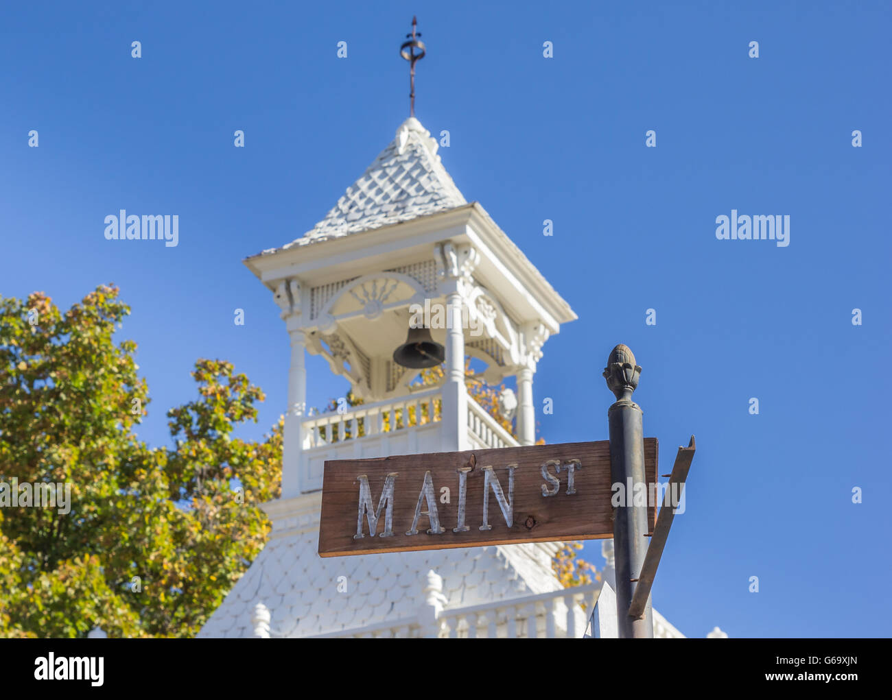 Straßenschild vor die Feuerwache Nevada City, Kalifornien und Umgebung: Stockfoto