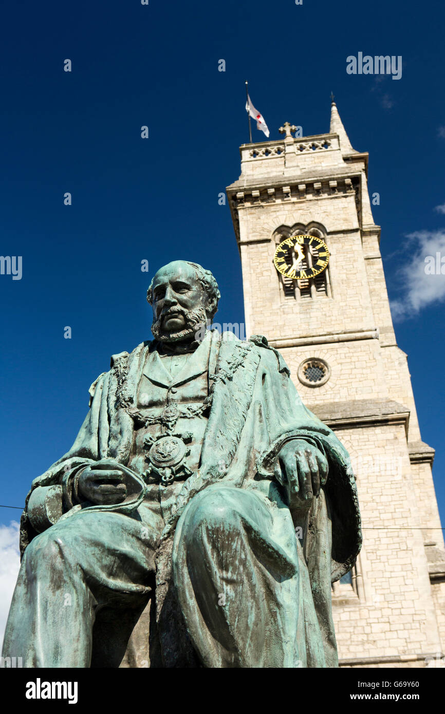 UK, County Durham, Hartlepool, Statue von Sir William Gray außerhalb Kunstgalerie in der ehemaligen Kirche Stockfoto