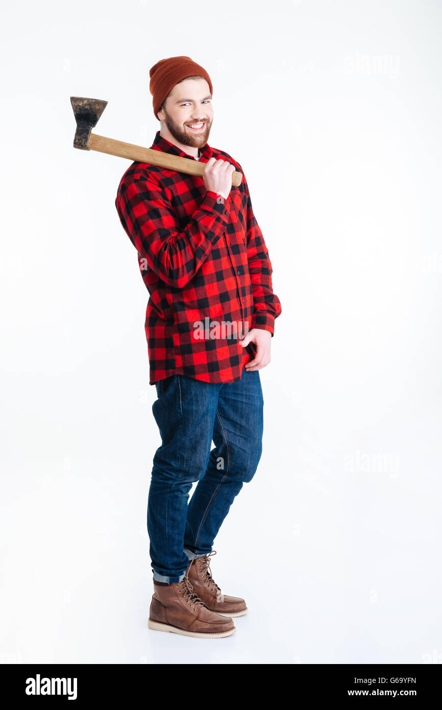 Young bärtiger Mann mit großen Axt Blick in die Kamera auf dem weißen Hintergrund isoliert Stockfoto