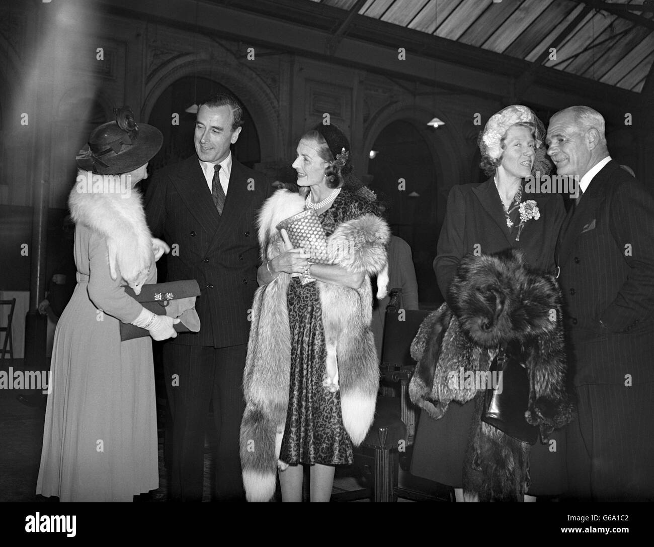 Lord Wavell (ganz rechts) bei einem Empfang der East India Association in Kensington, London. Stockfoto