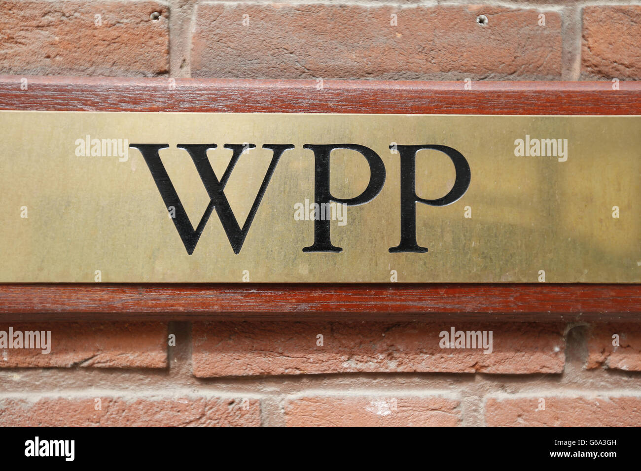 FTSE-Bestand. Gesamtansicht des Schildes vor den Büros der WPP plc in der Farm Street, London. Stockfoto