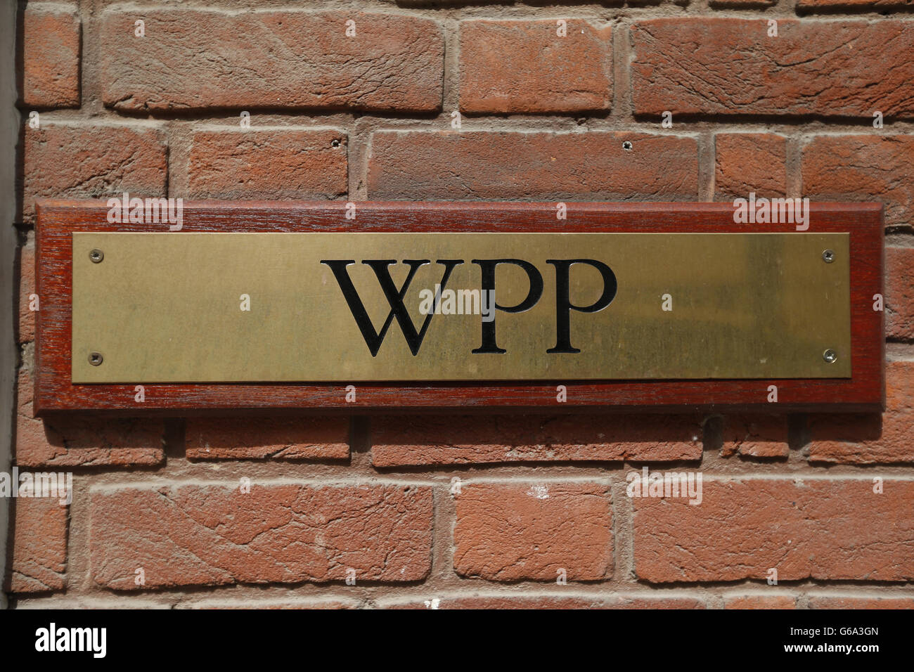 FTSE-Bestand. Gesamtansicht des Schildes vor den Büros der WPP plc in der Farm Street, London. Stockfoto