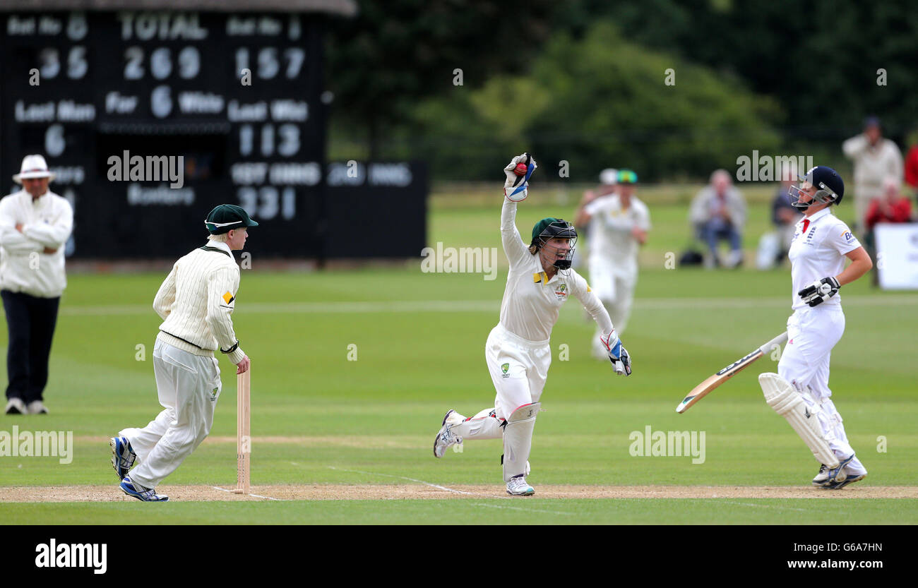 Fussball - erste Damen Asche Testspiel - England Frauen V Australia Women - Tag 3 - Wormsley Cricket Ground Stockfoto