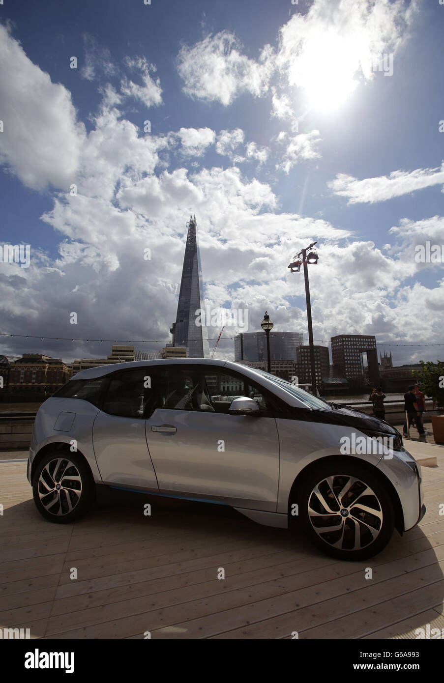 Die Markteinführung des BMW i3 Elektroautos - des ersten elektrischen Serienfahrzeugs des Unternehmens - auf dem Old Billingsgate Market in London. Stockfoto